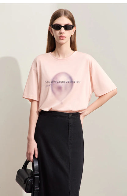 Damen T-Shirt im minimalistischen Stil mit gedrucktem Design und lässigen Ärmeln