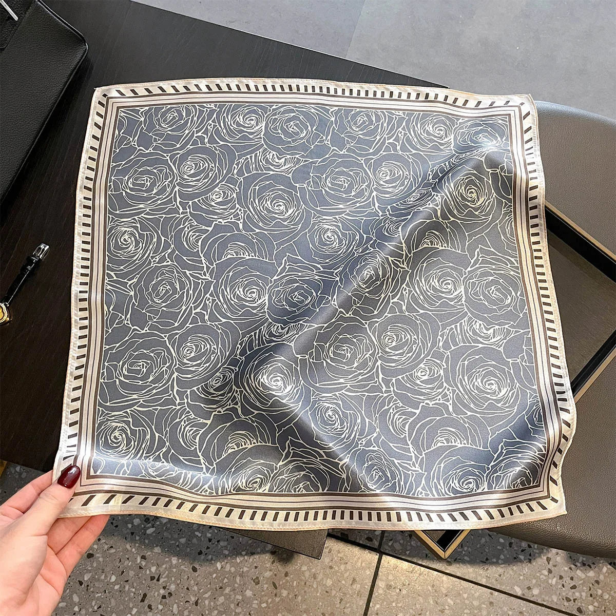 Damen Seidenschal 53cm klein quadratisch Haarband Kopftuch Halstuch Bandana B