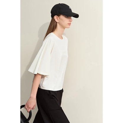 Damen T-Shirt mit elastischen Flare-Ärmeln und Perlen-Stickerei im minimalistischen Stil