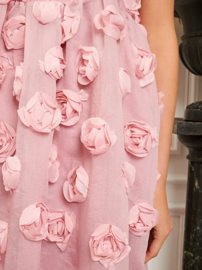 Elegantes Damen-Kleid mit Reverskragen, langen Ärmeln und doppelreihigem Patchwork-Design – figurbetont und stilvoll.