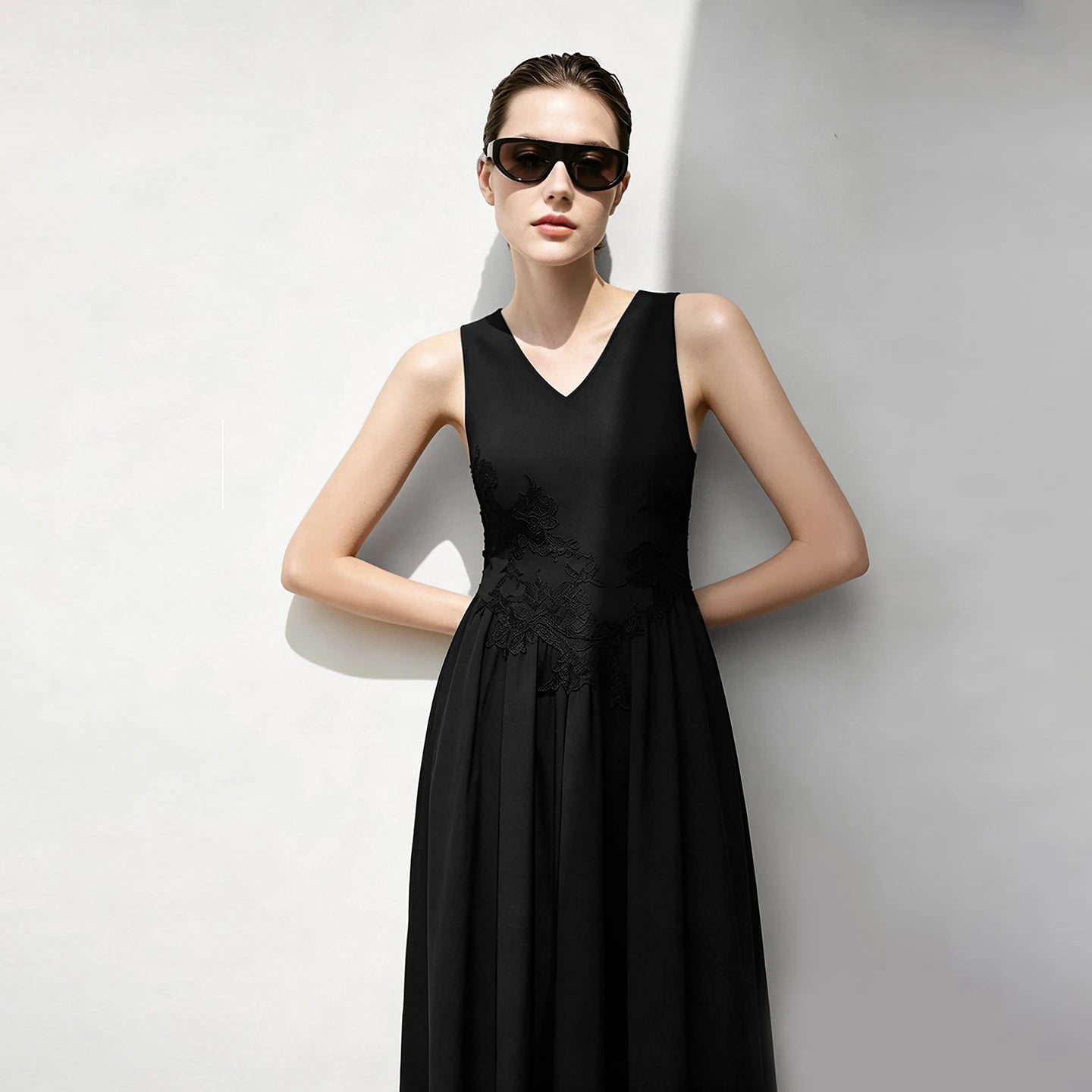 Elegantes Damenkleid Mit Spitze Und V-Ausschnitt Für Frauen