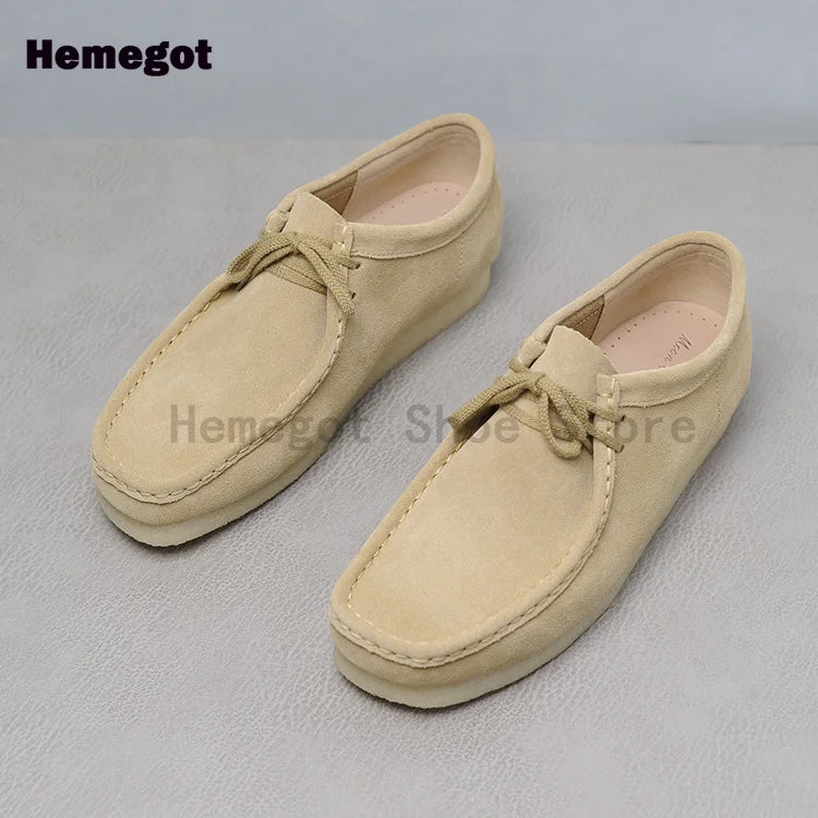 Herren-Sneaker aus Wildleder mit Schnürung, hellbeige, Vorderansicht mit dicker Sohle
