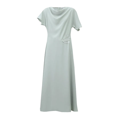 Elegantes Damenkleid Im Sommer Mit Asymmetrischem Wasserfallausschnitt