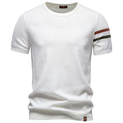 Herren T-Shirt weiß mit rundem Halsausschnitt und Streifen am rechten Ärmel