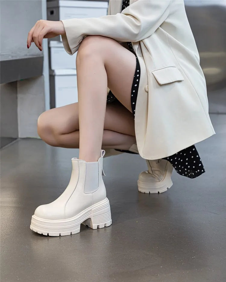 Chelsea-Boots mit Blockabsatz und Plateausohle, hellbeige Lederoptik