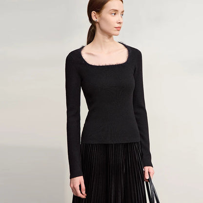 Schwarzer Damenpullover mit eckigem Rundhals, lange Ärmel, schmale Passform