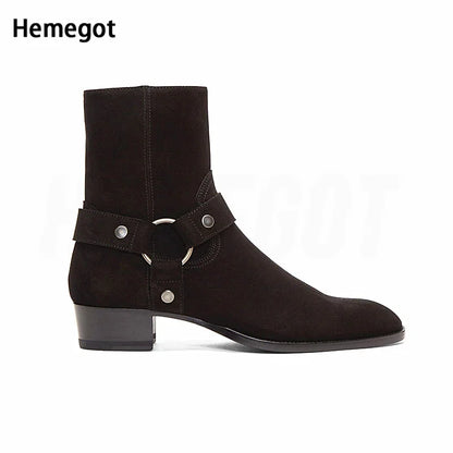 Herren-Stiefelette mit Absatz, schwarzes Wildleder, Riemen mit Metallschlaufen am Schaft