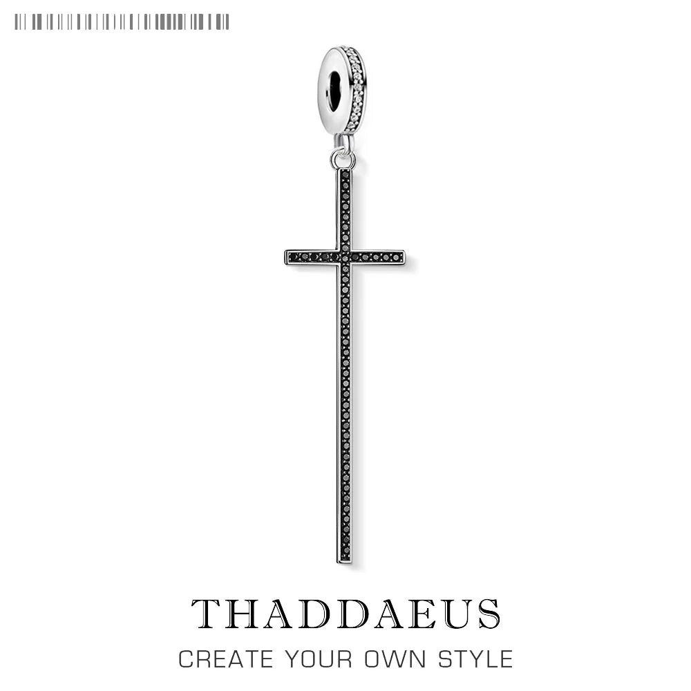 Kreuz-Charm-Anhänger aus Silber mit Öse oben und feiner Ziergravur