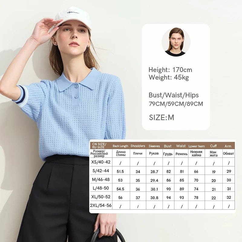 Damen-Poloshirt aus Strick, hellblau, kurzärmlig mit Knopfleiste und Kontraststreifen