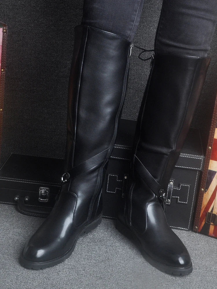 Schwarze Stiefel über dem Knie mit seitlichem Reißverschluss und schmaler Absatzform