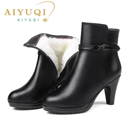 Damen-Ankle-Boots aus Lederoptik, schwarz, mit Fellfutter und Schnallenriemen am Schaft