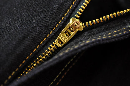 Herren Jeans im Vintage-Stil mit doppelseitiger Färbung und Kanten