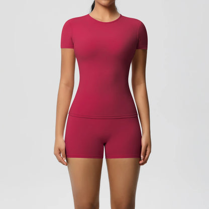 Damen-Fitness-Set: Kurzarm-Top und Bike-Shorts in Bordeauxrot