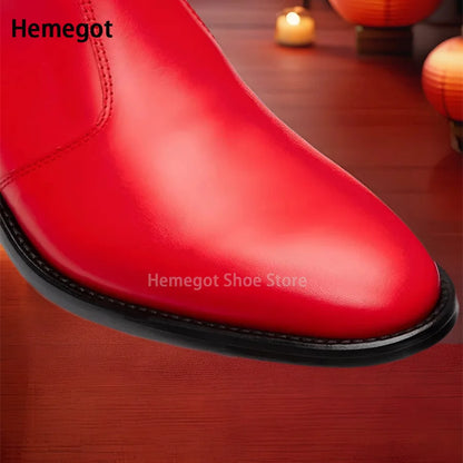 Rote Chelsea-Boots: Vorderkappe mit spitzem Zeh und schwarzer Sohle