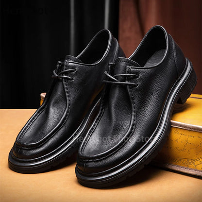 Herren-Schnürschuhe aus schwarzem Leder mit gesteppten Rändern und dicker Profilsohle