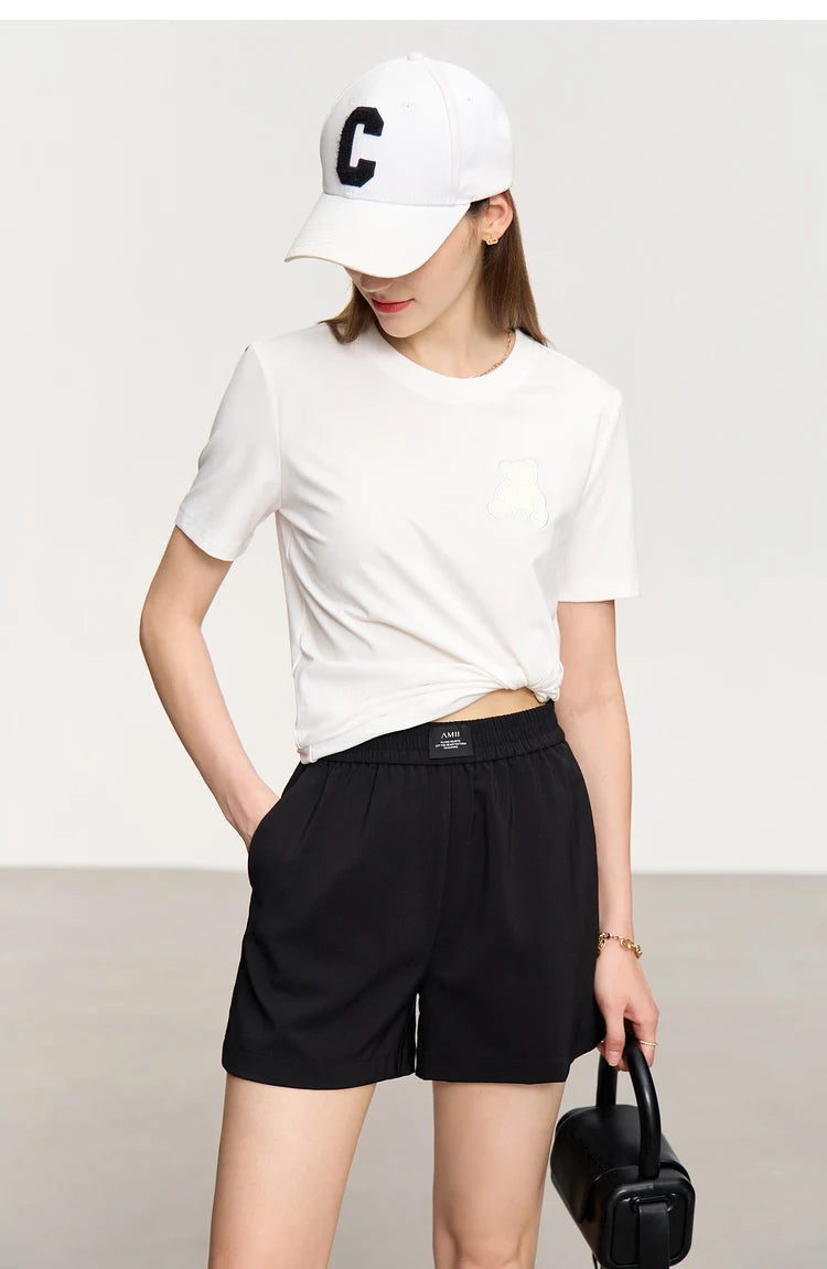 Damen Top im minimalistischen Stil mit Bären-Applikation und O-Ausschnitt