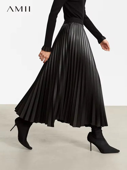 Schwarzer Midirock aus Kunstleder mit Falten, hohe Taille