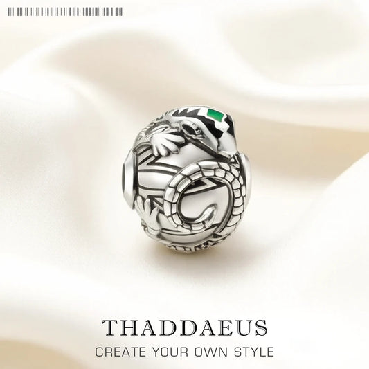 Schmuckperle aus 925 Sterlingsilber mit Eidechse-Motiv und grünem Emaille-Augenring