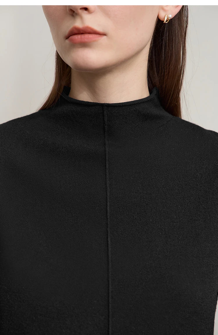 Strickpullover mit Stehkragen und durchgehender Knopfleiste, schwarze Ausführung