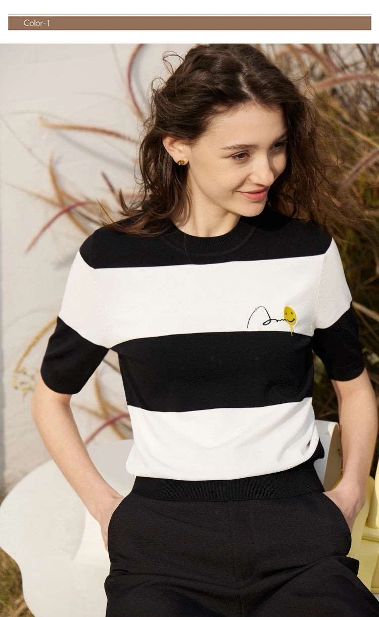 Damen Sommer-T-Shirt im Minimalismus-Stil mit gestreiftem Lächeln-Gesicht