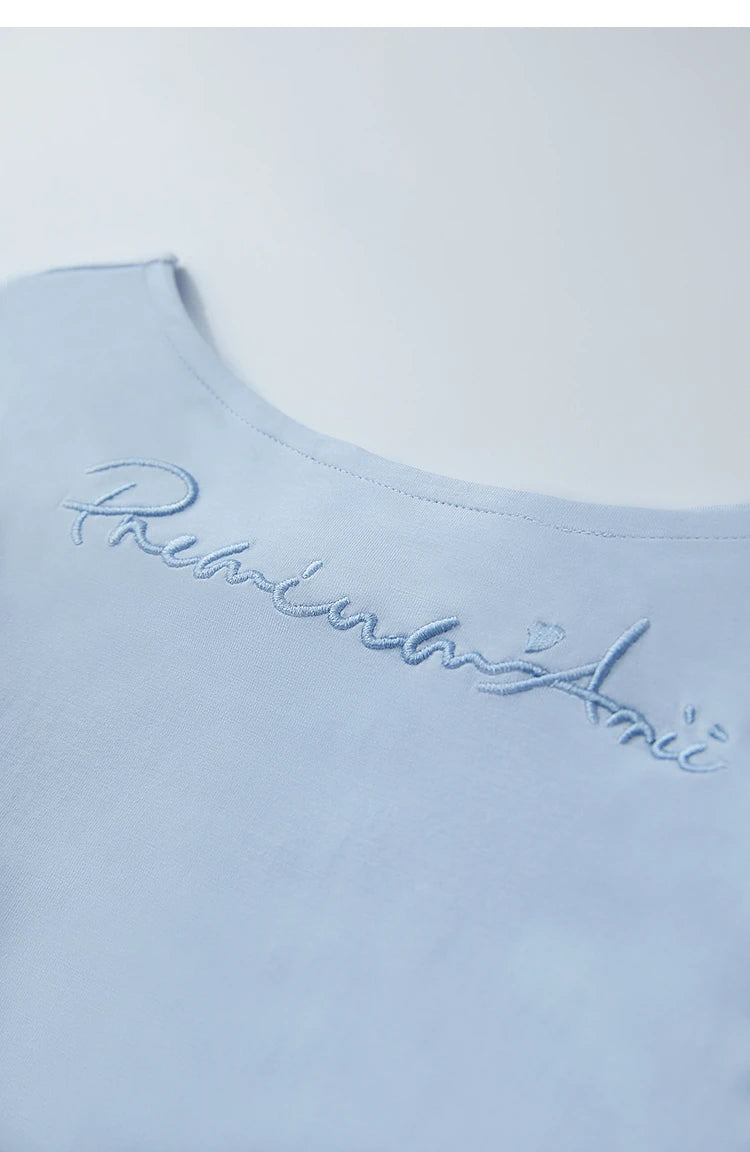 Damen T-Shirt mit drapierter Kragen- und besticktem Design aus modalem Strick