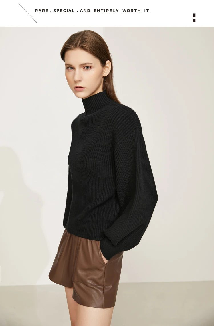 Schwarzer Damen-Strickpullover mit Stehkragen, breiter Ärmelpartie und geradem Saum