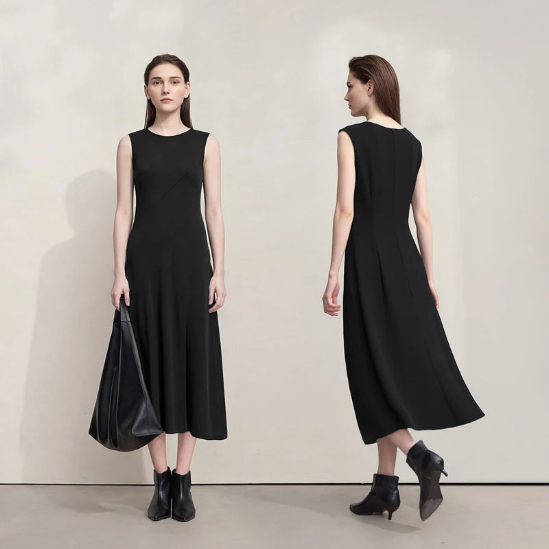 Tailliertes Damen Kleid Mit Schlitz Aus Elastischem Strick