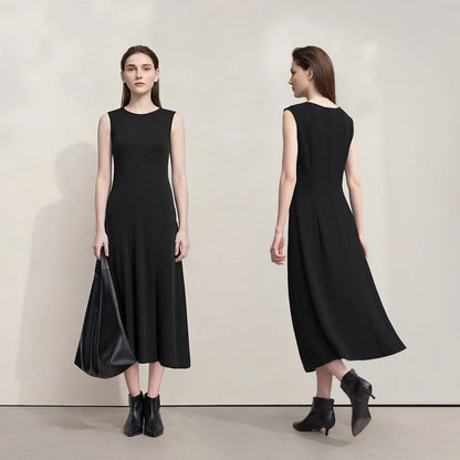 Tailliertes Damen Kleid Mit Schlitz Aus Elastischem Strick