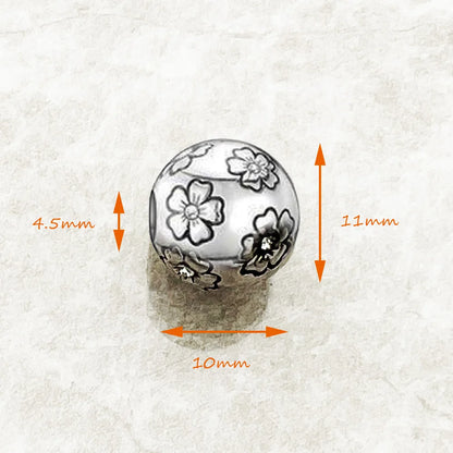 Charm-Perle mit Blütenmotiv, Maße ca. 10x11x4,5 mm