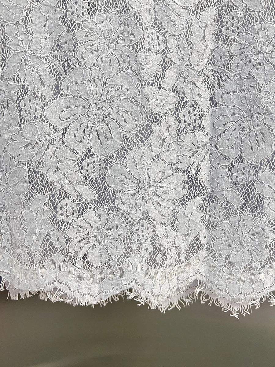 Schulterfreies ärmelloses Damenkleid mit 3D-Blumen und Patchwork-Design – figurbetont und modisch mit Reißverschluss.