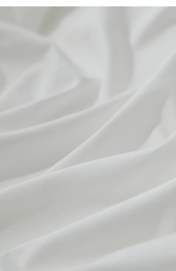 Damen T-Shirt im minimalistischen Sommerstil mit Rundhalsausschnitt und figurformendem Schnitt