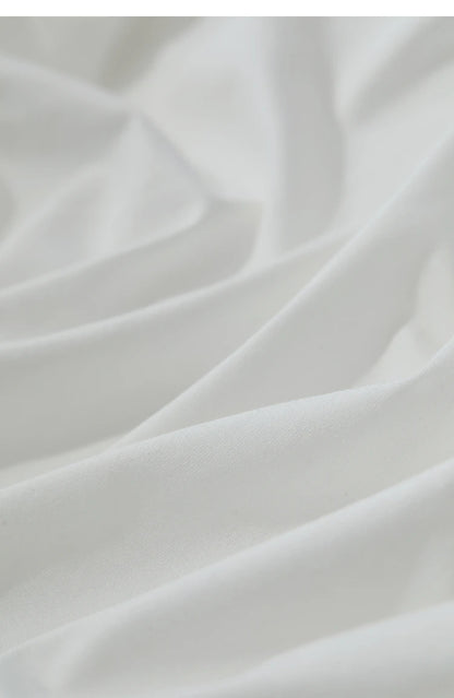 Damen T-Shirt im minimalistischen Sommerstil mit Rundhalsausschnitt und figurformendem Schnitt