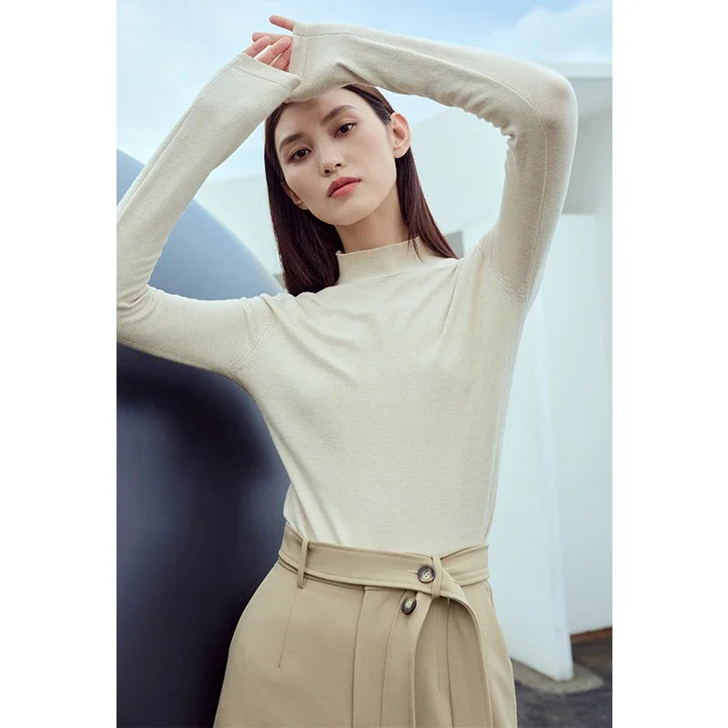 Damen-Langarmpullover mit Stehkragen, einfarbig cremeweiß, Ärmel hochgezogen