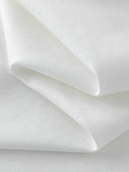Einfaches Damen-T-Shirt mit Rundhalsausschnitt und kurzen Ärmeln – sommerlich, figurbetont und vielseitig kombinierbar.