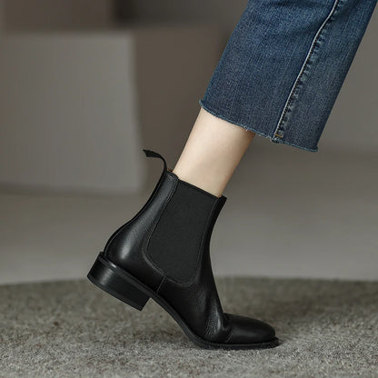 Schwarze Chelsea-Boots mit seitlichem Gummieinsatz und Blockabsatz