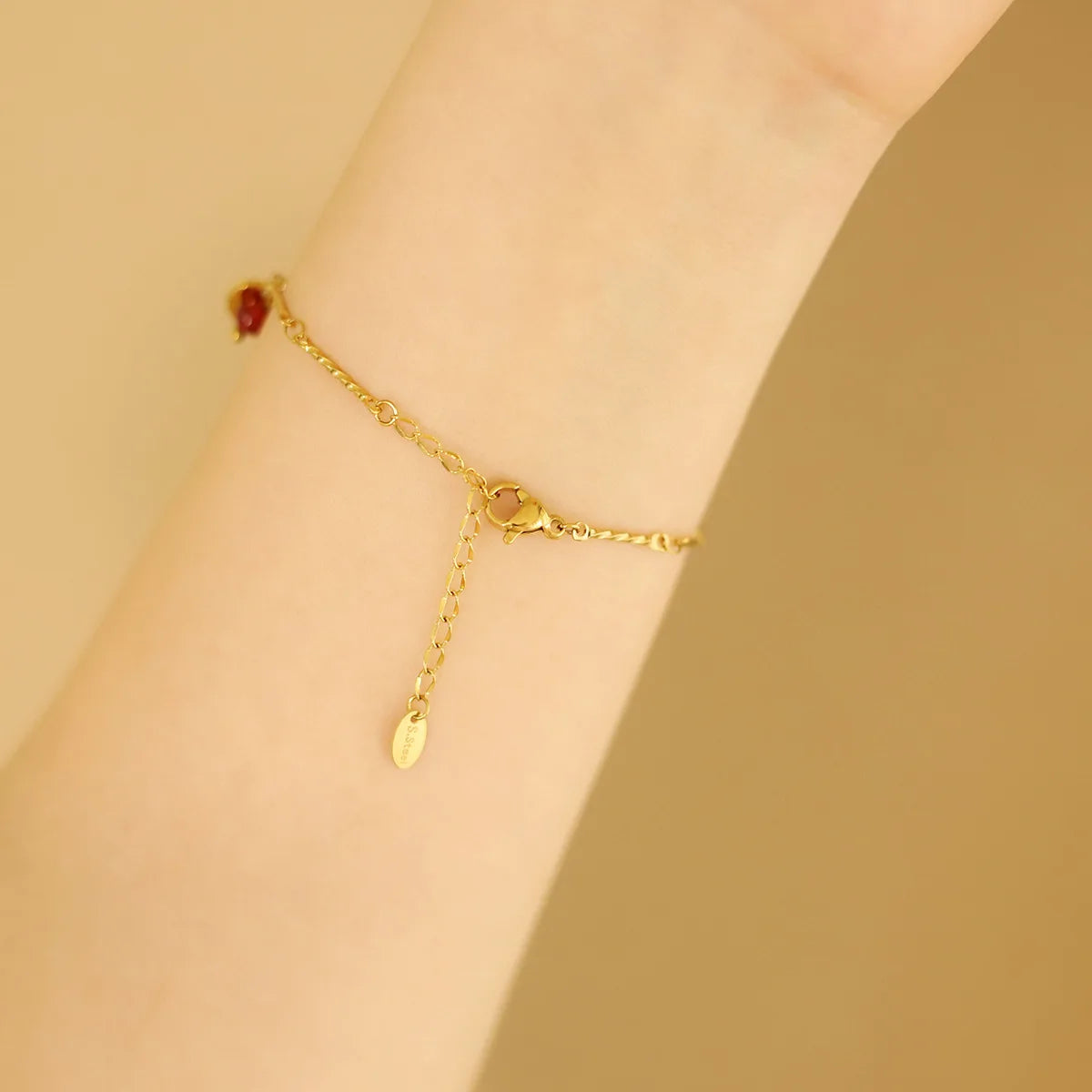 Damen-Armband mit rotem Stein aus Edelstahl