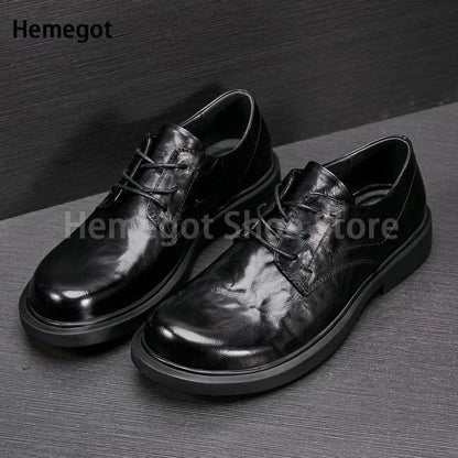 Schwarze Herren-Lederschuhe, flach, Schnürschuhe mit rundem Zeh, Paaransicht von vorne