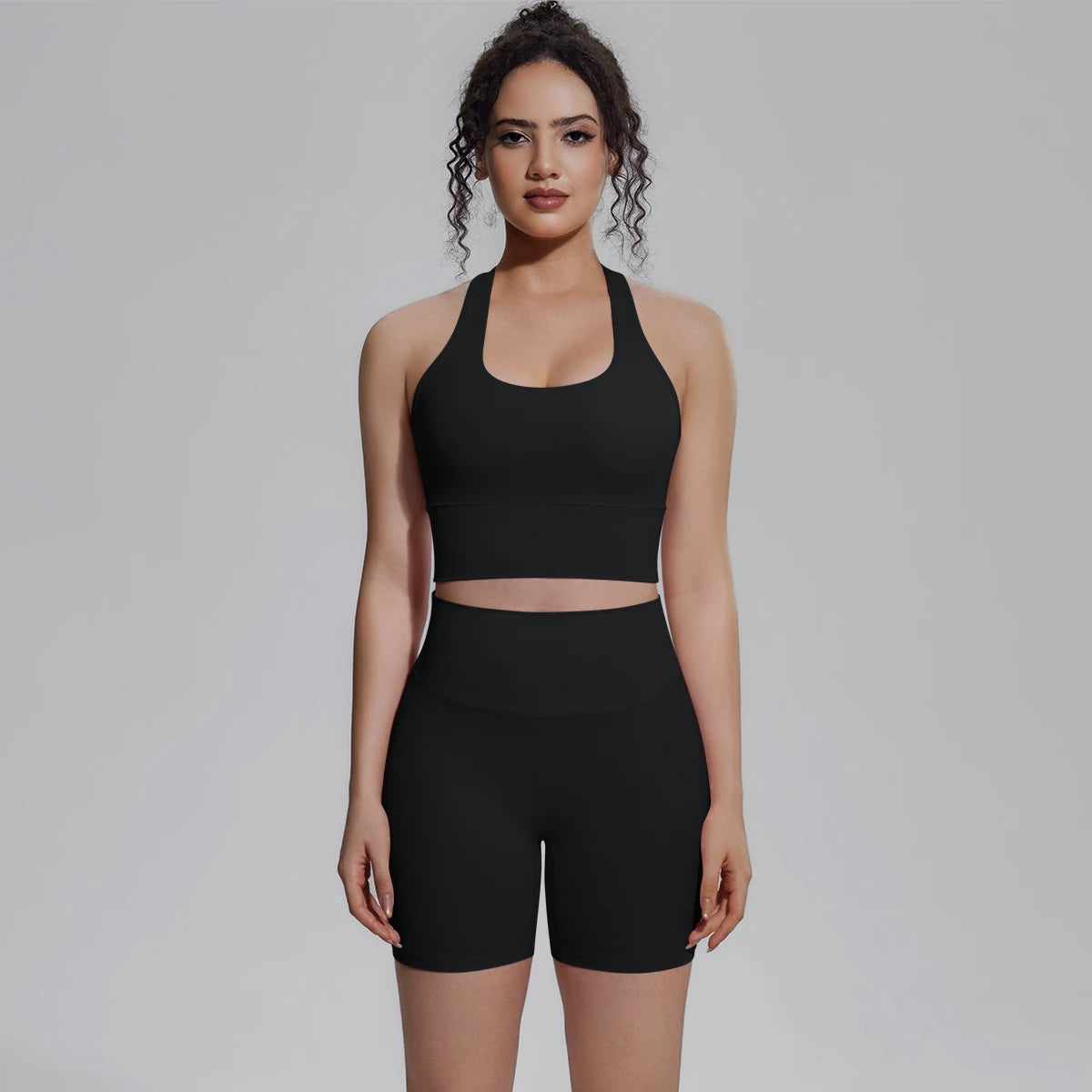 Damen-Yoga-Set: Top und kurze Leggings in tiefem Schwarz