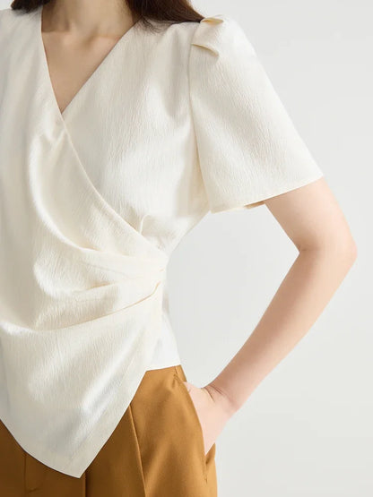 Langarm-Bluse mit V-Ausschnitt und Jacquard-Stoff im chinesischen Stil – einreihig geknöpft in zwei Farben.