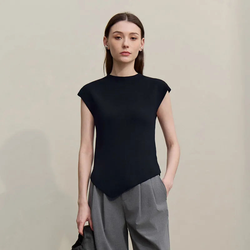 Schwarzes Damen-Stricktop mit kurzem Ärmel und schrägem asymmetrischem Saum