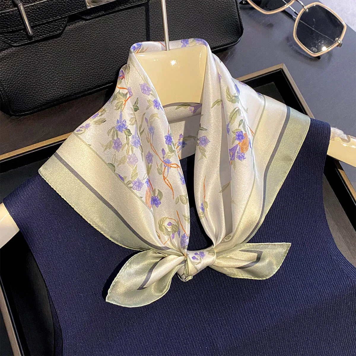 Damen Seidensatin Schal 53cm quadratisch Blumenprint Kopftuch Hijab Bandana F