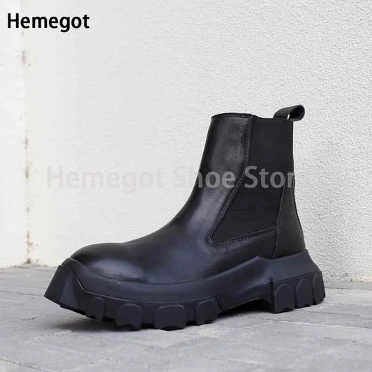 Schwarze Chelsea-Stiefelette mit breiter Profilsohle und seitlichem Einsatz, kurzer Schaft