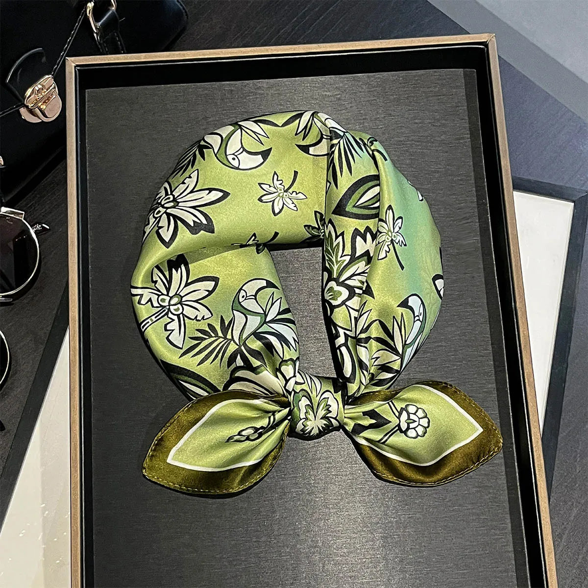 Damen Seidenschal 53cm quadratisch Blumenprint Luxus Hijab Bandana F