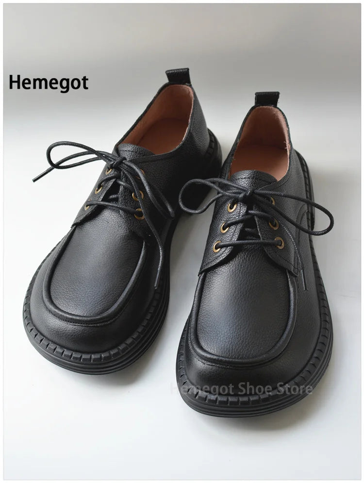 Herren-Lederschuh in Dunkelbraun/Schwarz mit Schnürsenkeln und runder Spitze