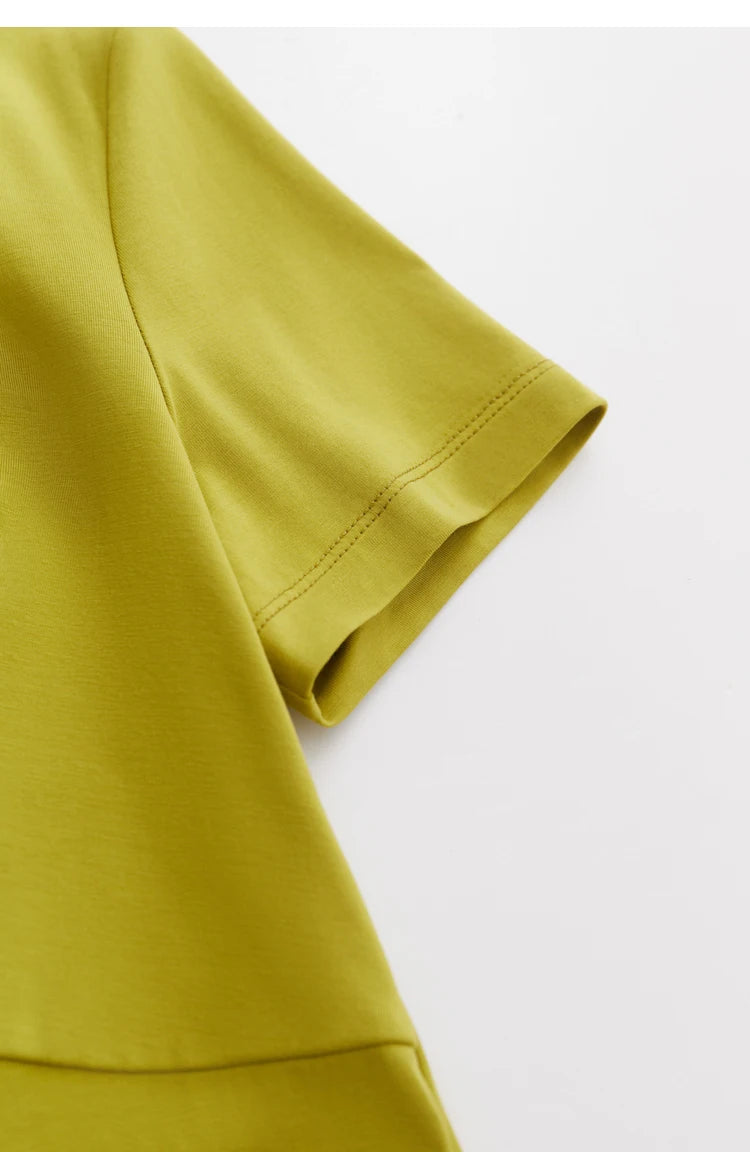 Damen T-Shirt im Minimalismus-Stil mit V-Ausschnitt und dünnem Design