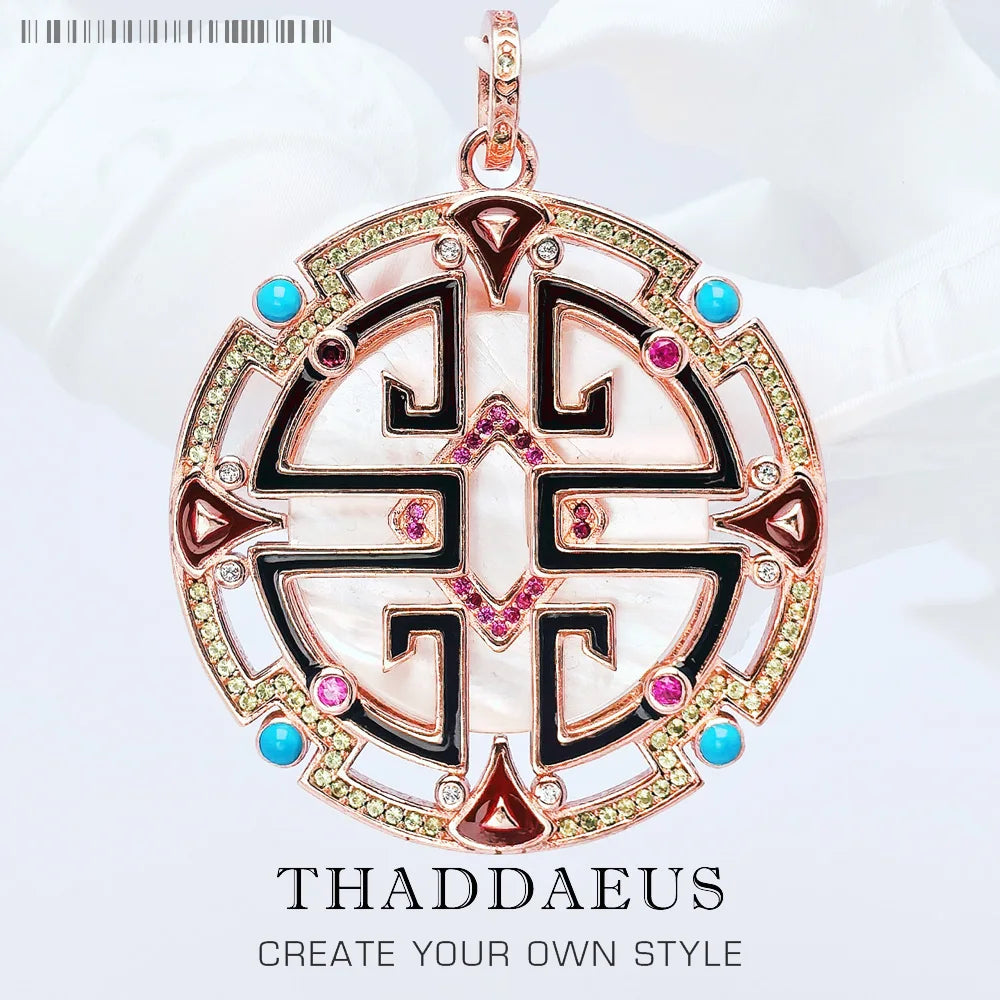 Roségoldener 925-Silberanhänger mit rundem Ornamentkreuz und bunten Edelsteinen