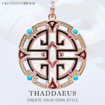 Roségoldener 925-Silberanhänger mit rundem Ornamentkreuz und bunten Edelsteinen