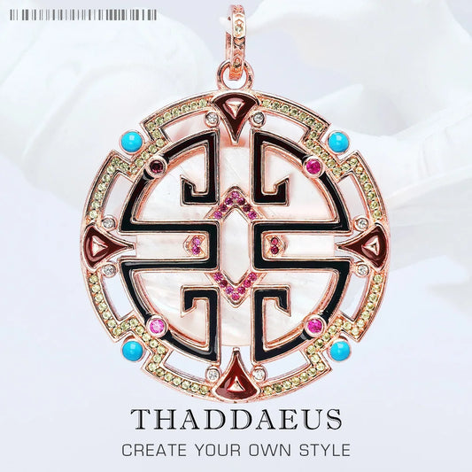 Roségoldener 925-Silberanhänger mit rundem Ornamentkreuz und bunten Edelsteinen