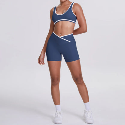 Hamidou Yoga-Set Dunkelblau mit Crossover-Detail: Crop-BH und High-Waist-Shorts, weiß eingefasst