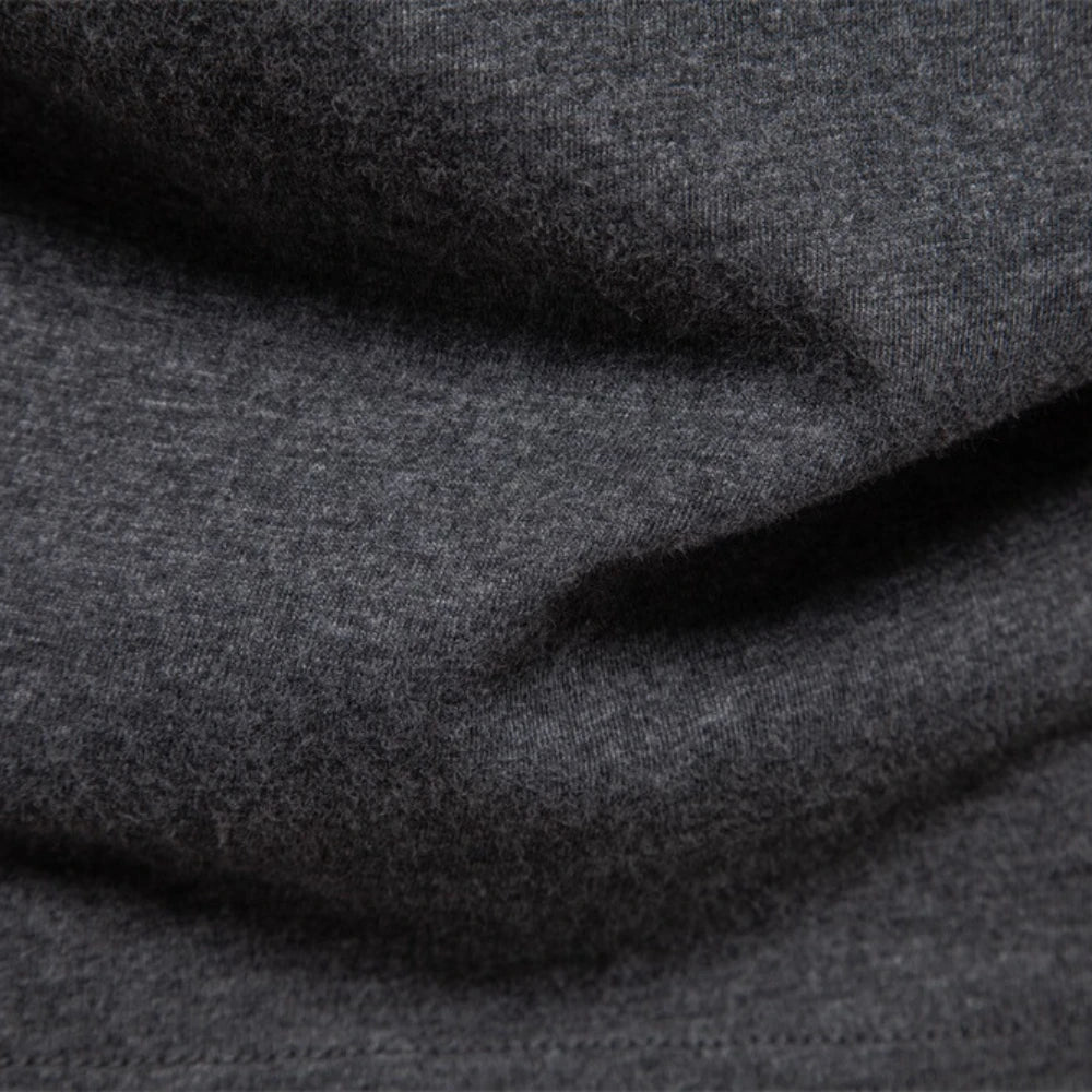 Dunkelgraues Baumwoll-Langarmshirt, Stoffoberfläche mit feiner Webstruktur